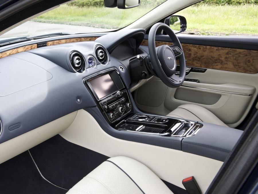  Jaguar XJL 2010 года  (UK) (фото 12 из 31)